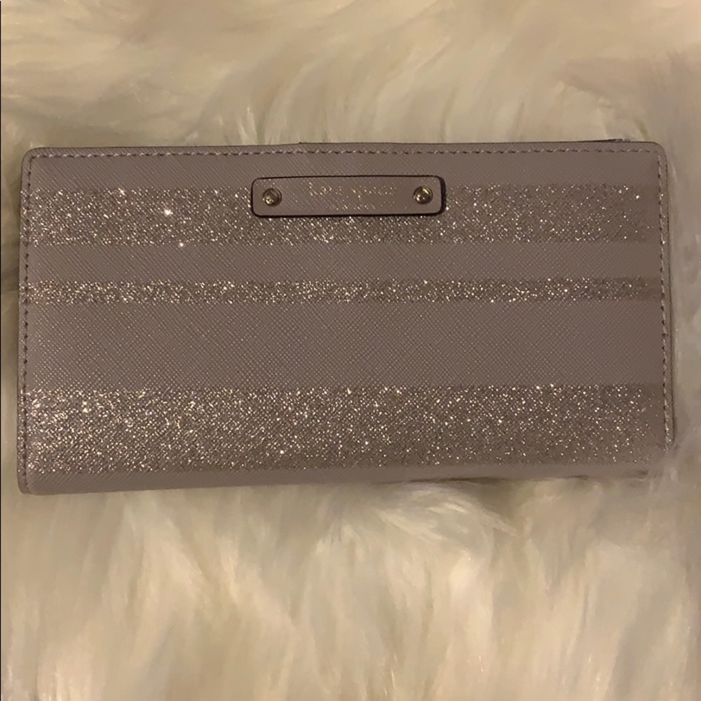 SM Kate Spade Grey/Silver Haven lane Stacy Wallet